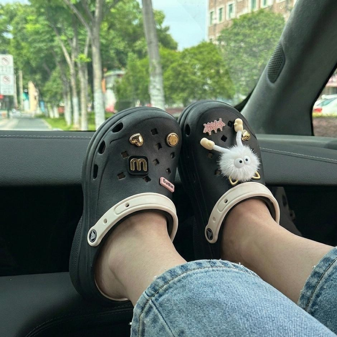Alayna Fashion | Chunky Platform Charm Clogs – Black & White Novelty Sandals