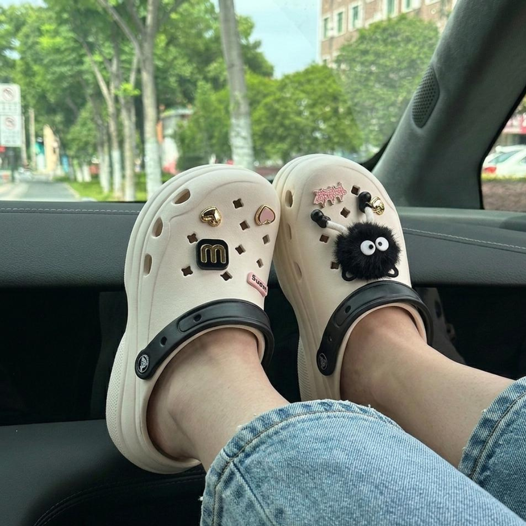 Alayna Fashion | Chunky Platform Charm Clogs – Black & White Novelty Sandals